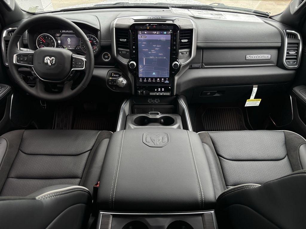 RAM 1500 Laramie Crew Cab SWB 4WD 2026