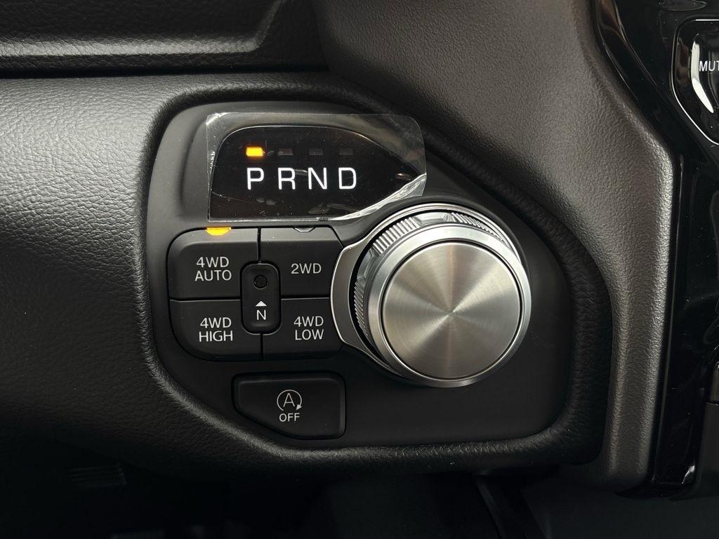 RAM 1500 Laramie Crew Cab SWB 4WD 2026