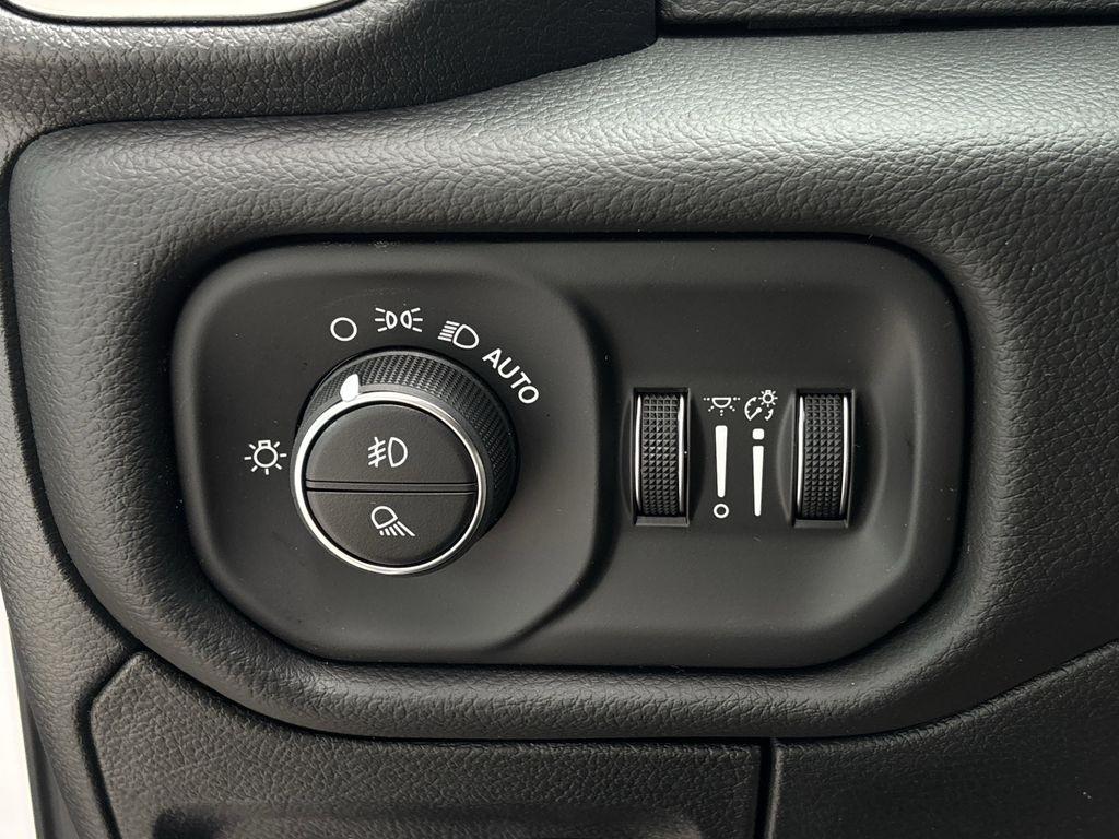 RAM 1500 Laramie Crew Cab SWB 4WD 2026
