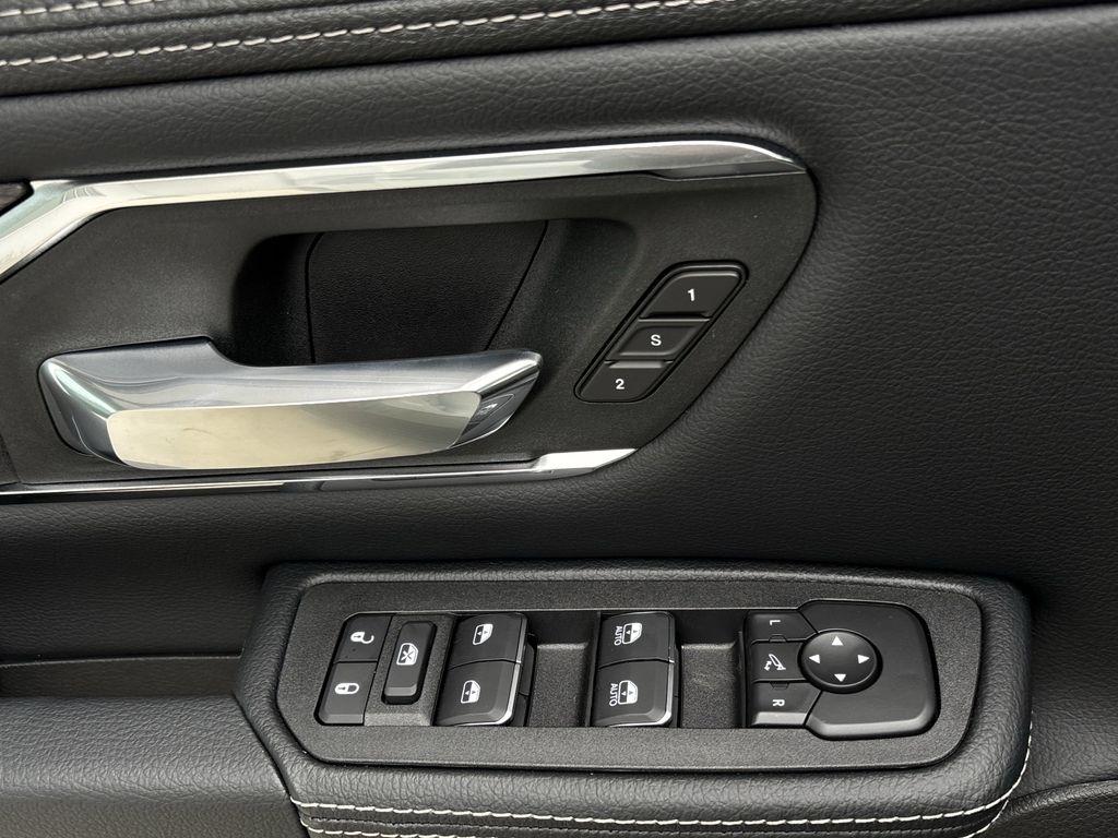 RAM 1500 Laramie Crew Cab SWB 4WD 2026