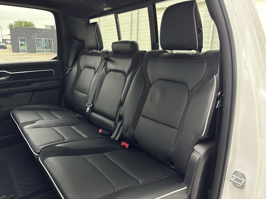 RAM 1500 Laramie Crew Cab SWB 4WD 2026