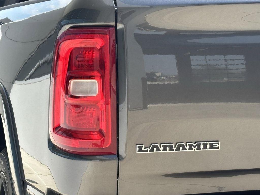 RAM 1500 Laramie Crew Cab SWB 4WD 2026