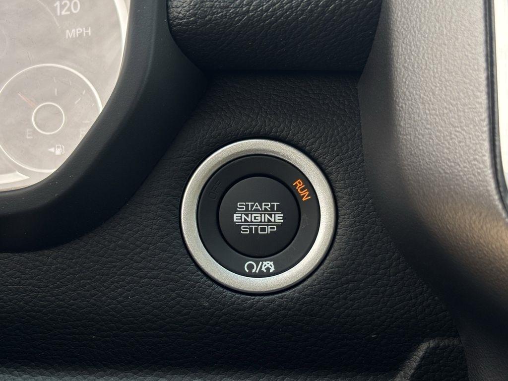 RAM 1500 Laramie Crew Cab SWB 4WD 2026
