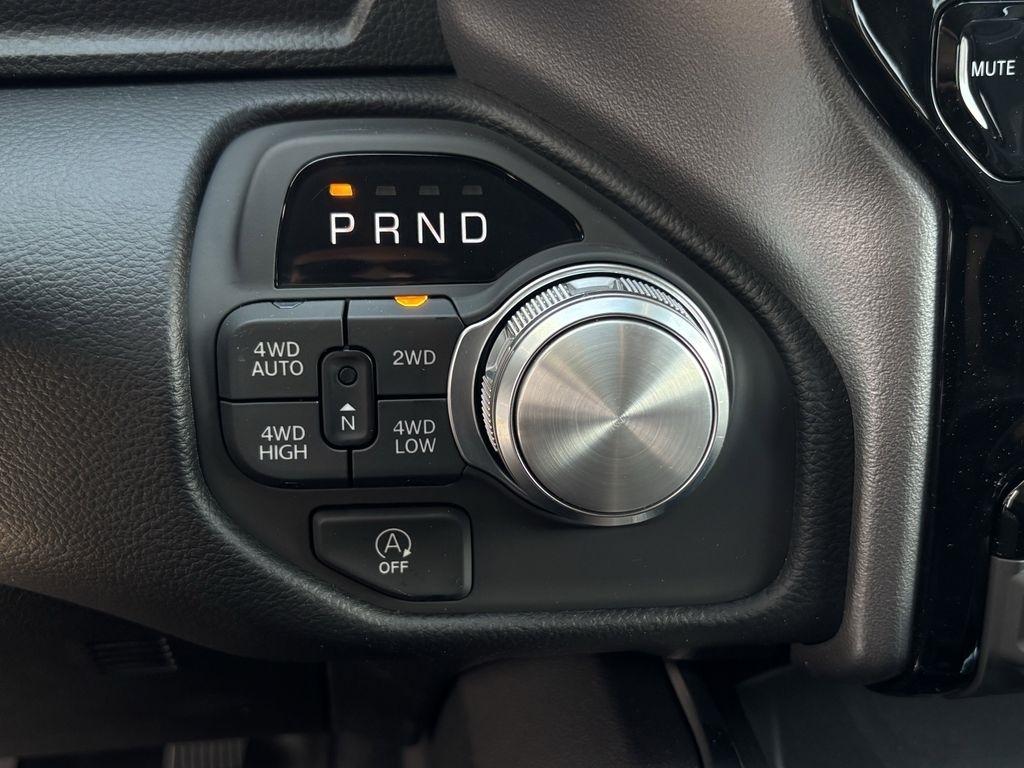 RAM 1500 Laramie Crew Cab SWB 4WD 2026