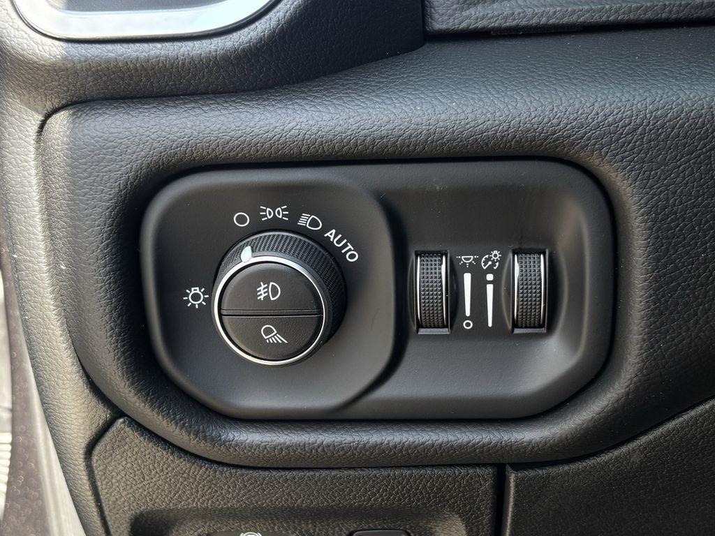 RAM 1500 Laramie Crew Cab SWB 4WD 2026