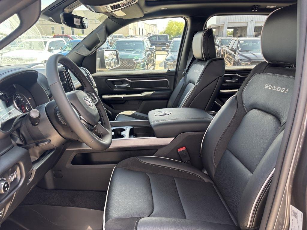 RAM 1500 Laramie Crew Cab SWB 4WD 2026