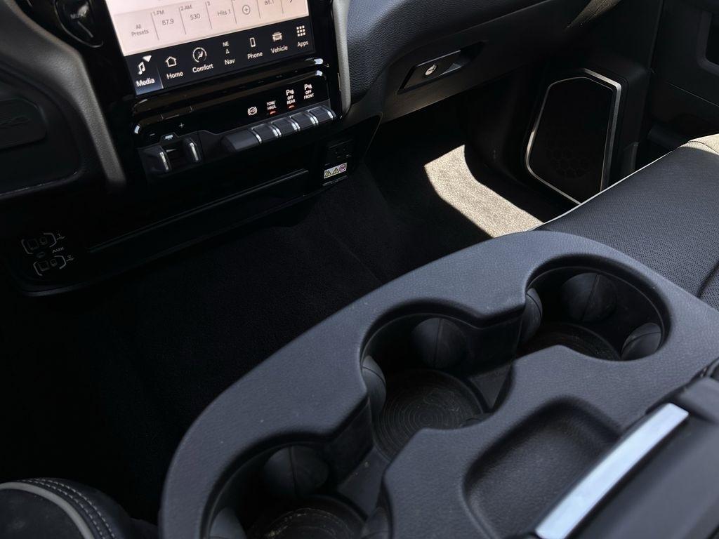 RAM 2500 Laramie Crew Cab SWB 4WD 2024