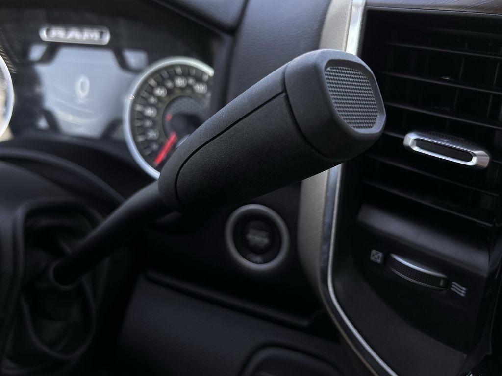 RAM 2500 Laramie Crew Cab SWB 4WD 2024