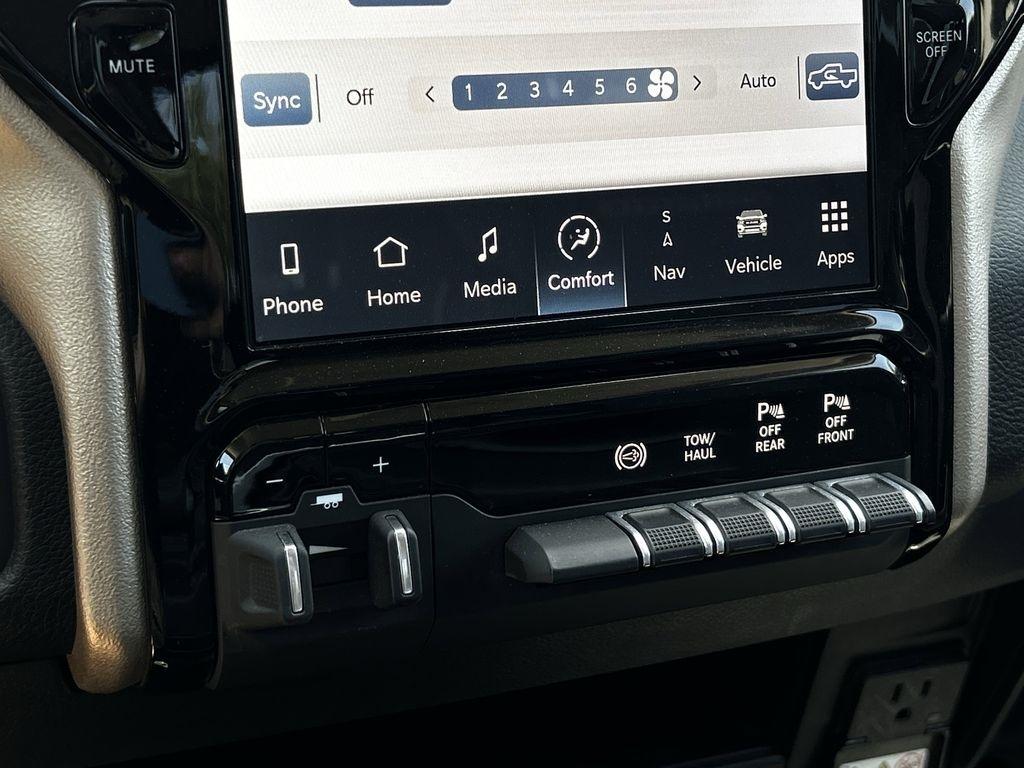 RAM 2500 Laramie Crew Cab SWB 4WD 2024