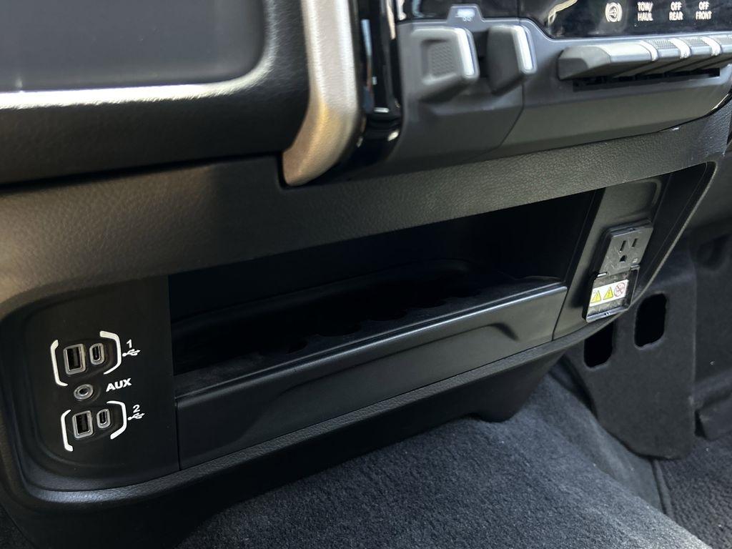 RAM 2500 Laramie Crew Cab SWB 4WD 2024