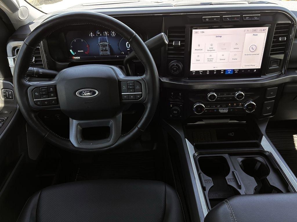 Ford F-250 SD Lariat Crew Cab 4WD 2023