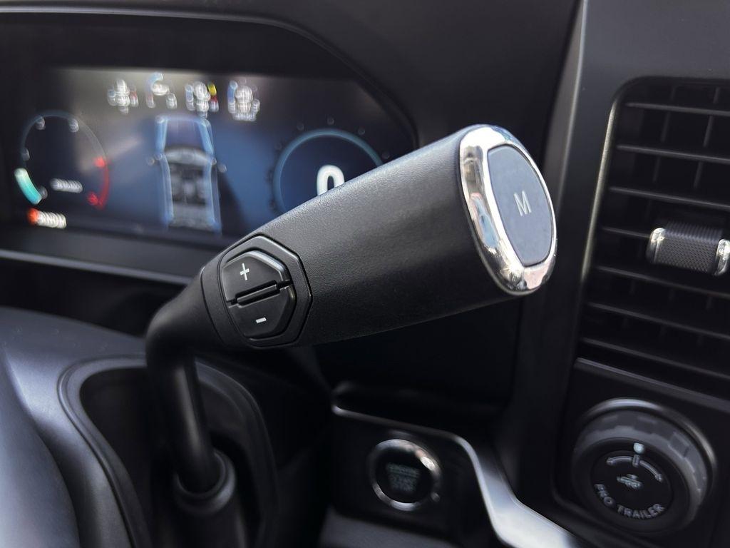 Ford F-250 SD Lariat Crew Cab 4WD 2023