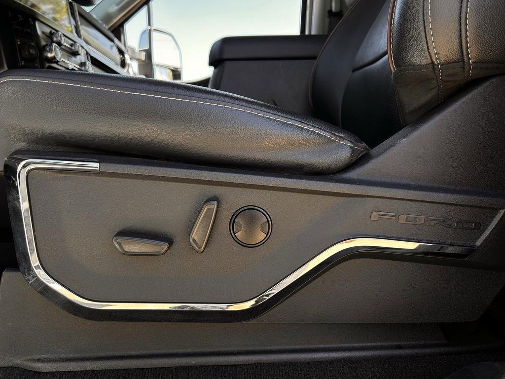 Ford F-250 SD Lariat Crew Cab 4WD 2023