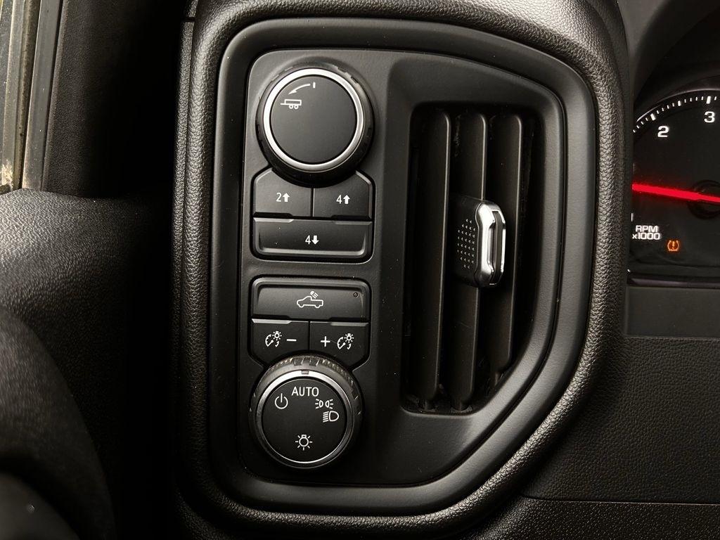 Chevrolet Silverado 3500HD Work Truck Crew Cab 4WD 2025