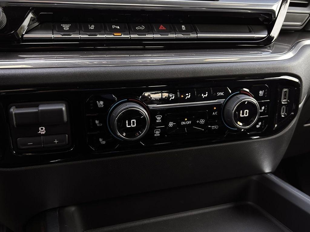 Chevrolet Silverado 2500HD High Country Crew Cab Long Box 4WD 2024