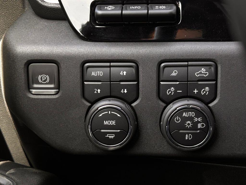 Chevrolet Silverado 2500HD High Country Crew Cab Long Box 4WD 2024