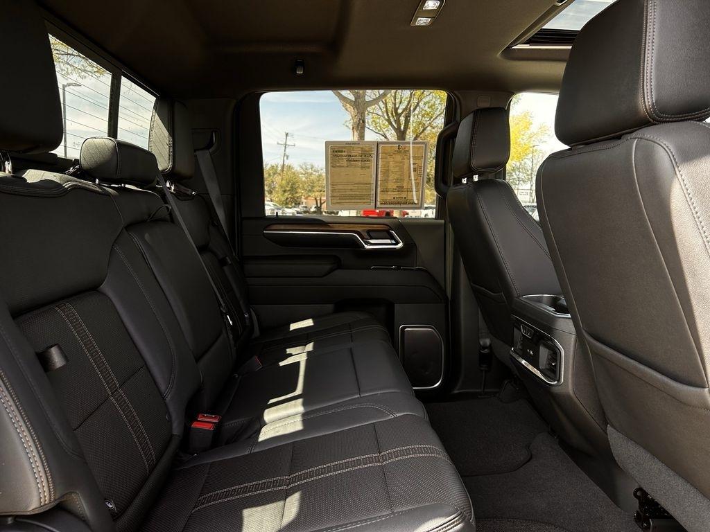 Chevrolet Silverado 2500HD High Country Crew Cab Long Box 4WD 2024