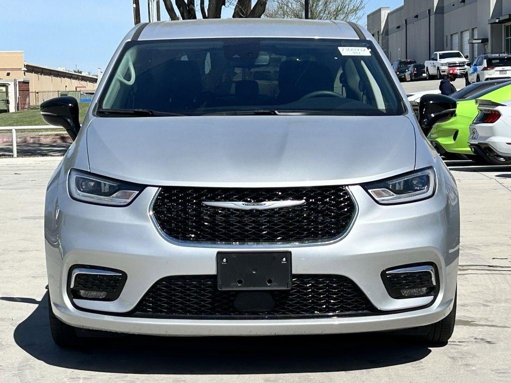 Chrysler Pacifica Touring L 2024