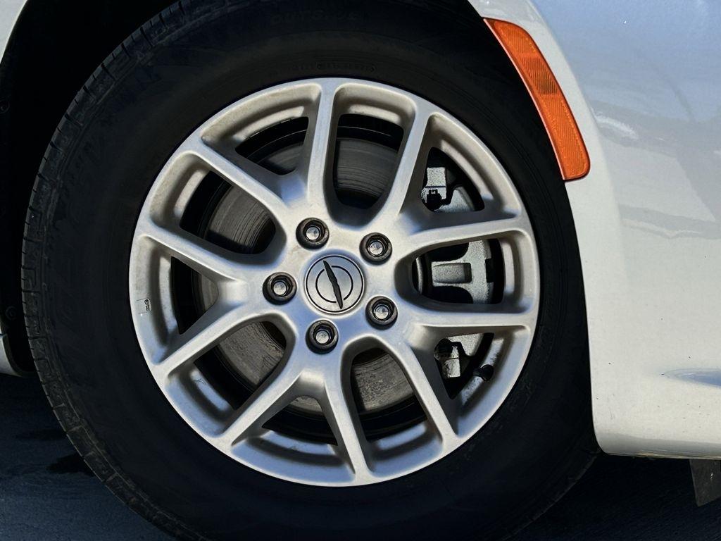 Chrysler Pacifica Touring L 2024