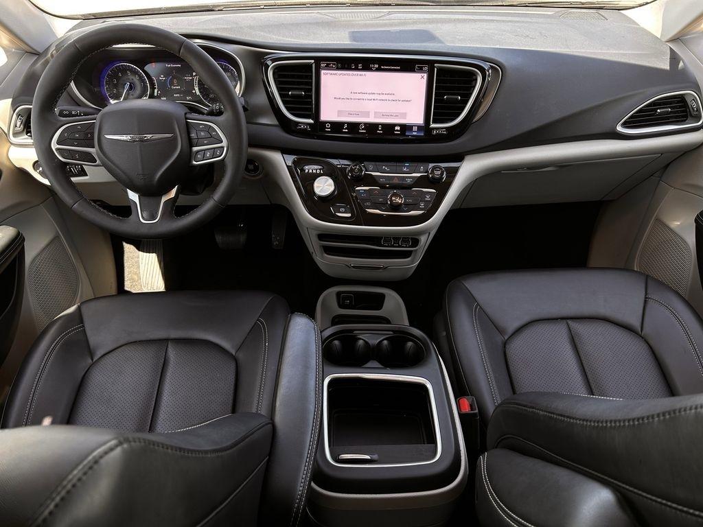 Chrysler Pacifica Touring L 2024