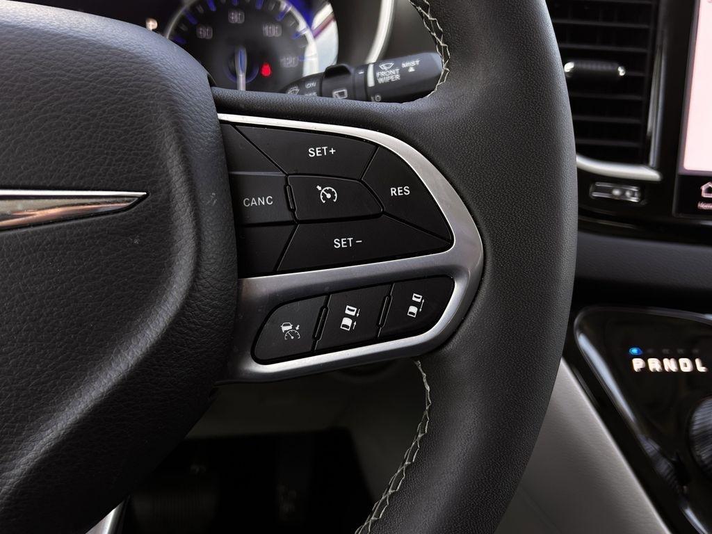 Chrysler Pacifica Touring L 2024