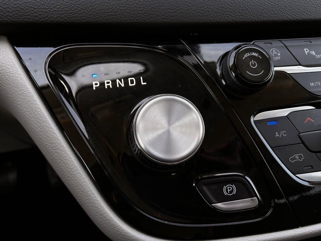 Chrysler Pacifica Touring L 2024