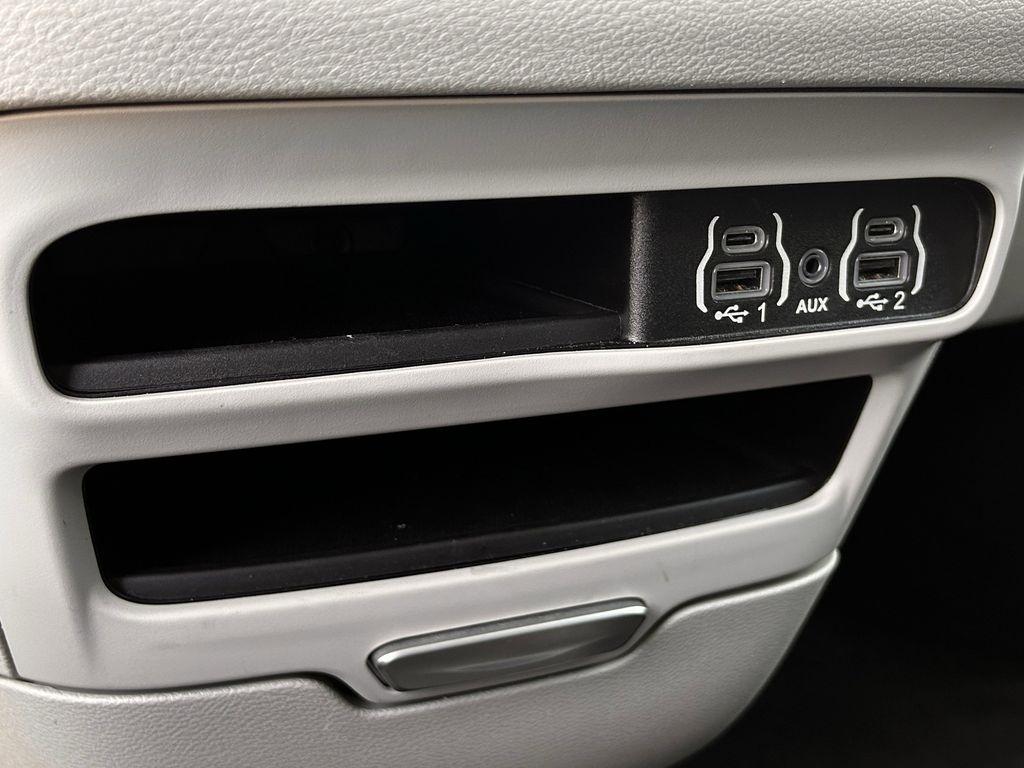 Chrysler Pacifica Touring L 2024