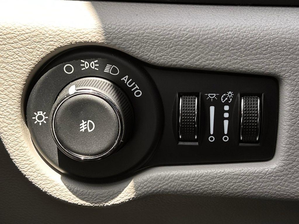 Chrysler Pacifica Touring L 2024