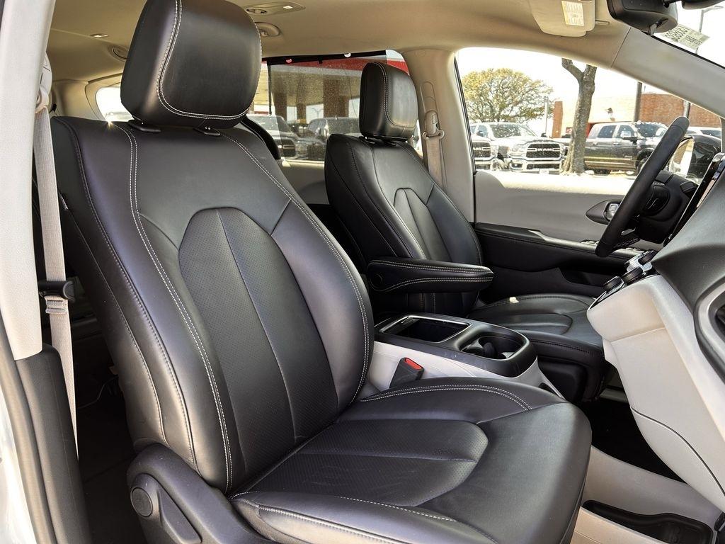 Chrysler Pacifica Touring L 2024