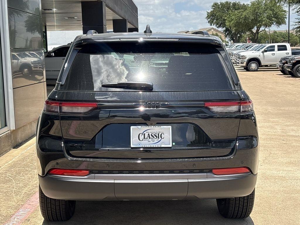Jeep Grand Cherokee Laredo 4WD 2026