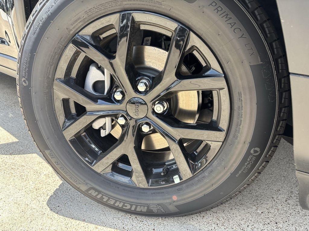 Jeep Grand Cherokee Laredo 4WD 2026