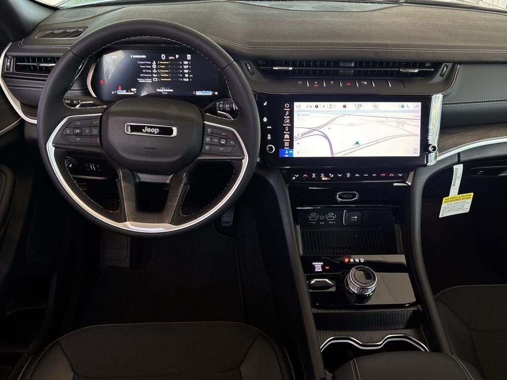Jeep Grand Cherokee Laredo 4WD 2026