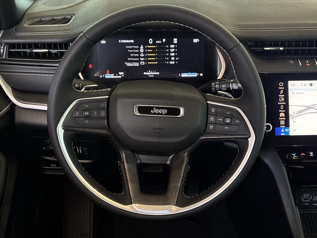 Jeep Grand Cherokee Laredo 4WD 2026