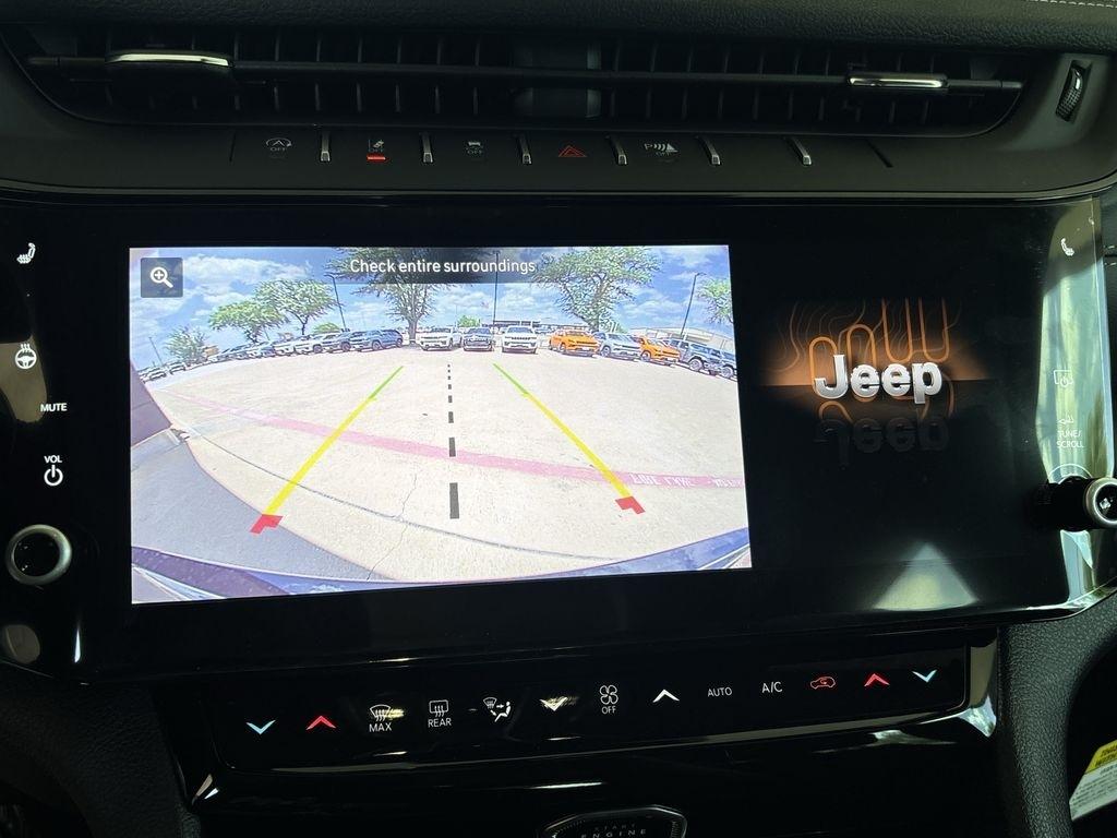 Jeep Grand Cherokee Laredo 4WD 2026