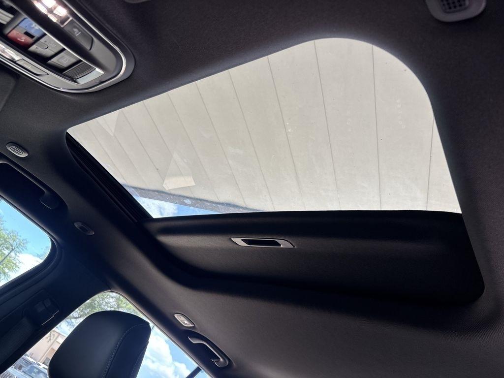 Jeep Grand Cherokee Laredo 4WD 2026