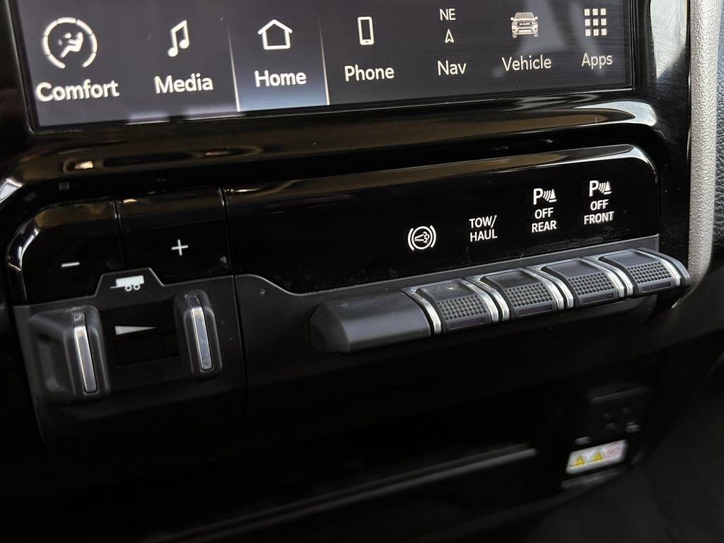 RAM 2500 Laramie Crew Cab SWB 4WD 2024