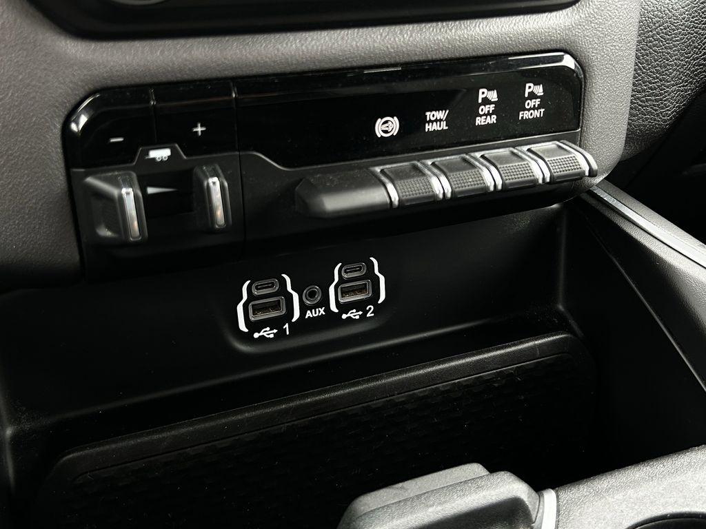 RAM 2500 Tradesman Crew Cab SWB 4WD 2024