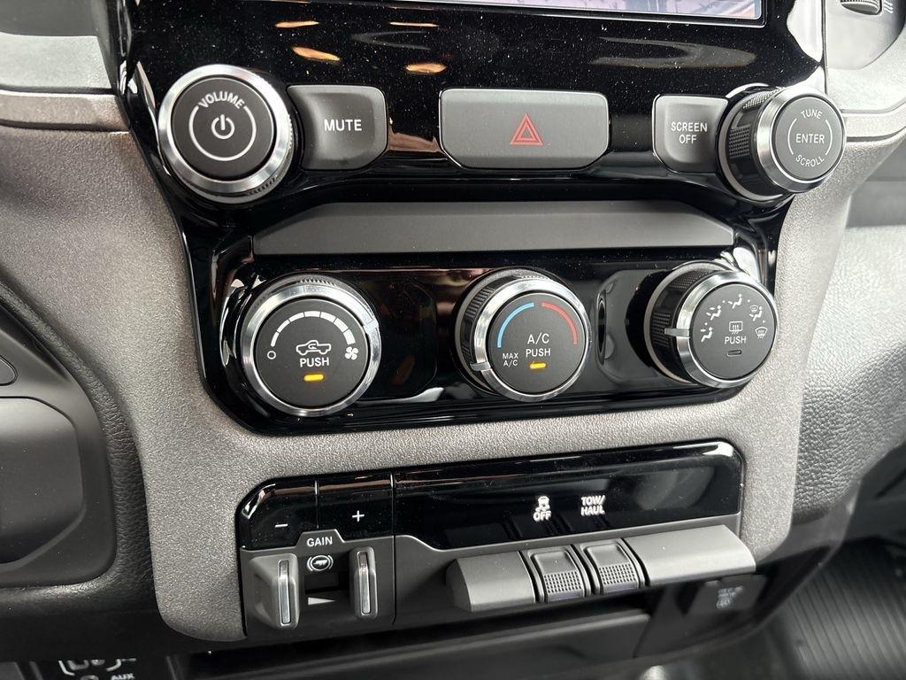 RAM 2500 Tradesman Crew Cab SWB 4WD 2026