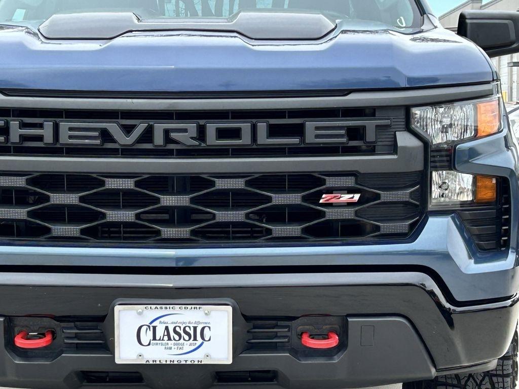 Chevrolet Silverado 1500 Trail Boss Custom Crew Cab 4WD 2024