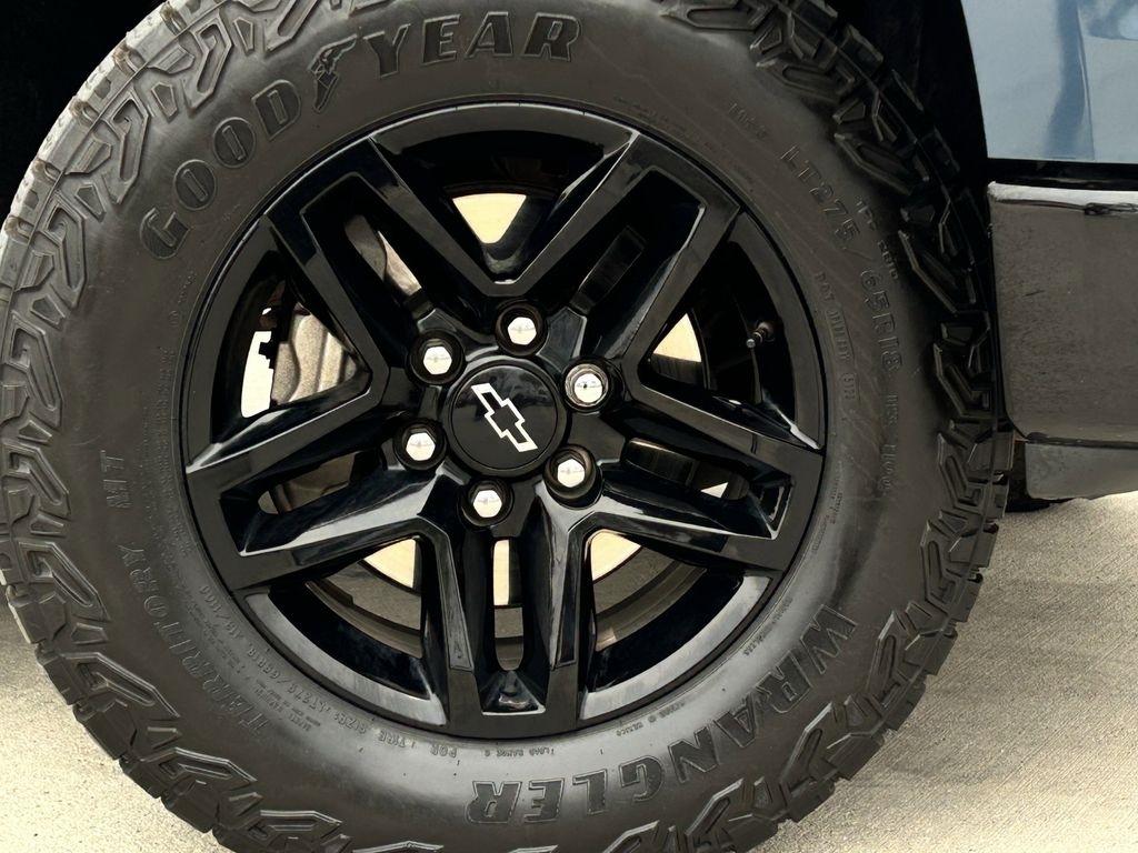 Chevrolet Silverado 1500 Trail Boss Custom Crew Cab 4WD 2024