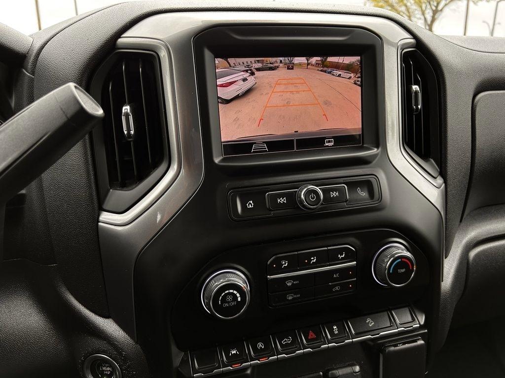 Chevrolet Silverado 1500 Trail Boss Custom Crew Cab 4WD 2024