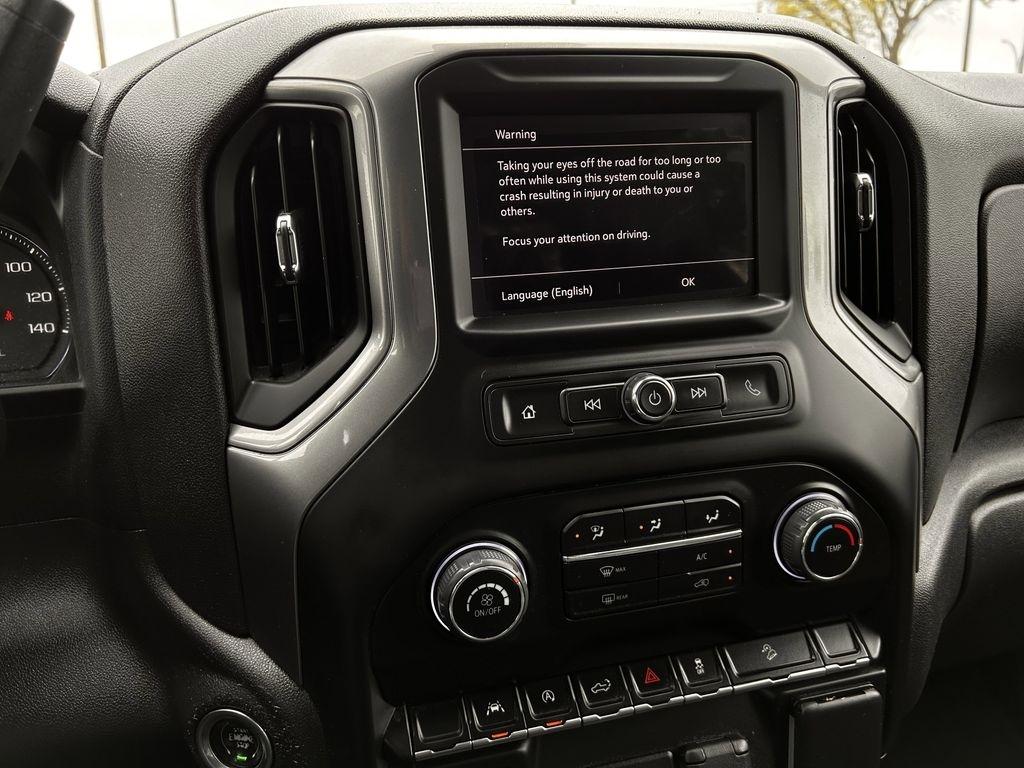 Chevrolet Silverado 1500 Trail Boss Custom Crew Cab 4WD 2024