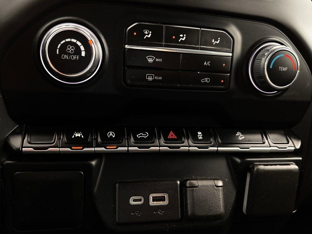 Chevrolet Silverado 1500 Trail Boss Custom Crew Cab 4WD 2024