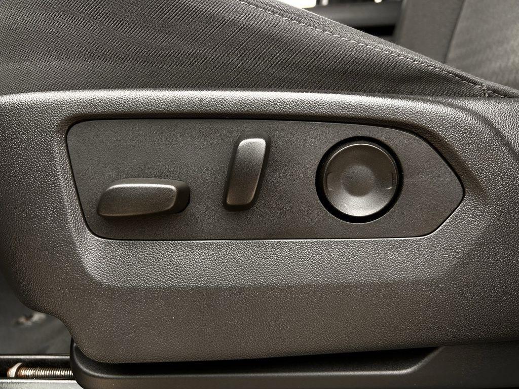 Chevrolet Silverado 1500 Trail Boss Custom Crew Cab 4WD 2024