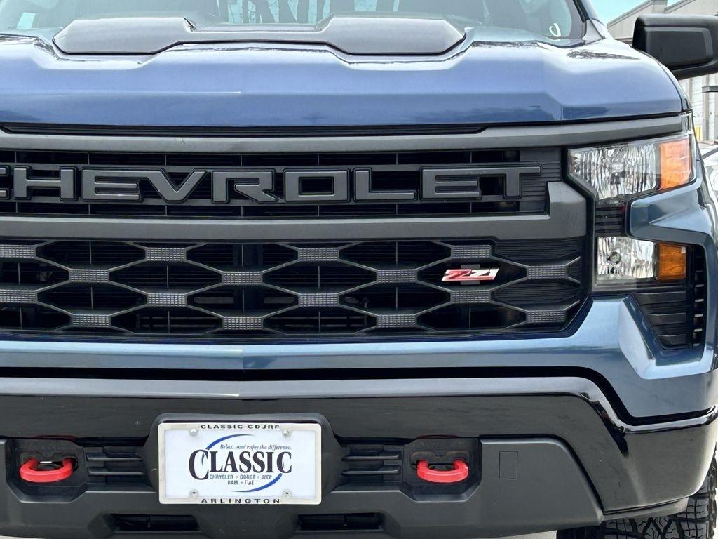 Chevrolet Silverado 1500 Trail Boss Custom Crew Cab 4WD 2024