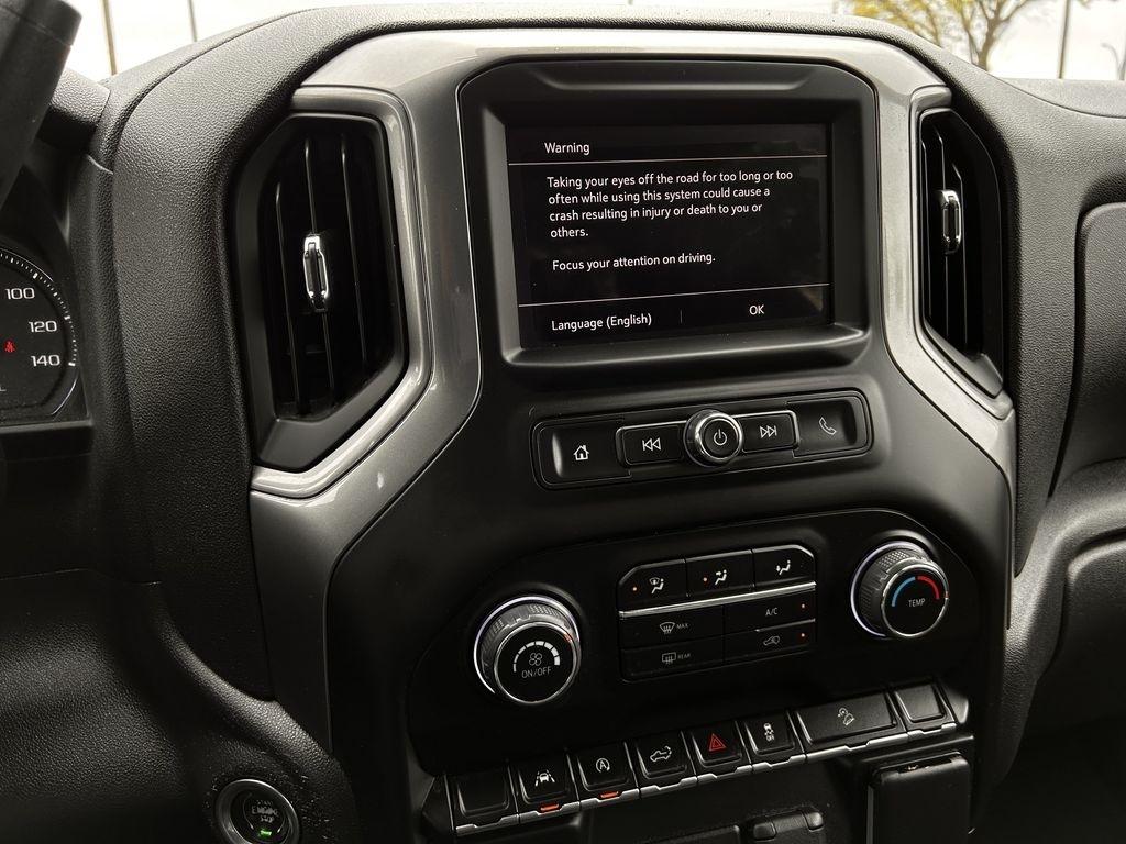 Chevrolet Silverado 1500 Trail Boss Custom Crew Cab 4WD 2024
