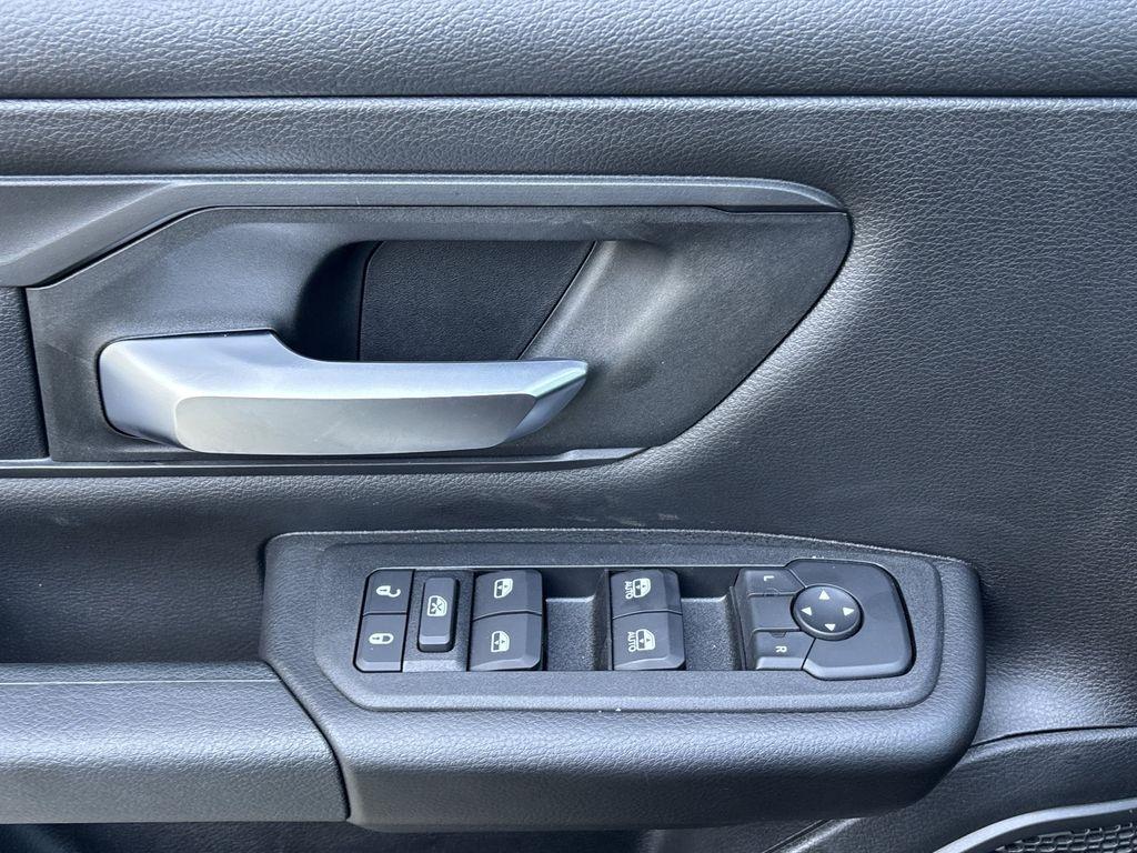 RAM 1500 Tradesman Crew Cab SWB 4WD 2026