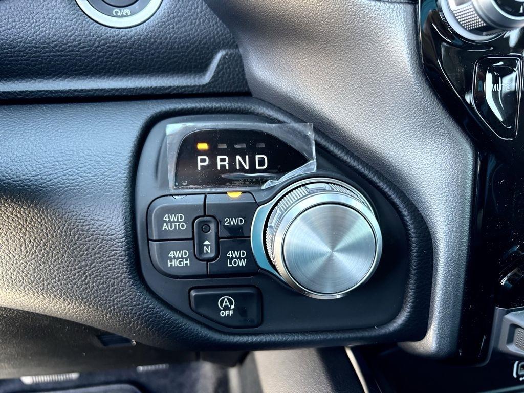 RAM 1500 Laramie Crew Cab SWB 4WD 2026