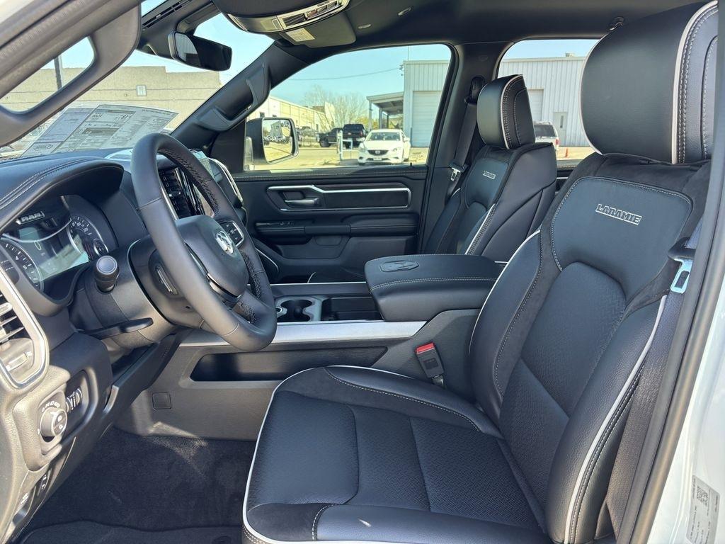 RAM 1500 Laramie Crew Cab SWB 4WD 2026