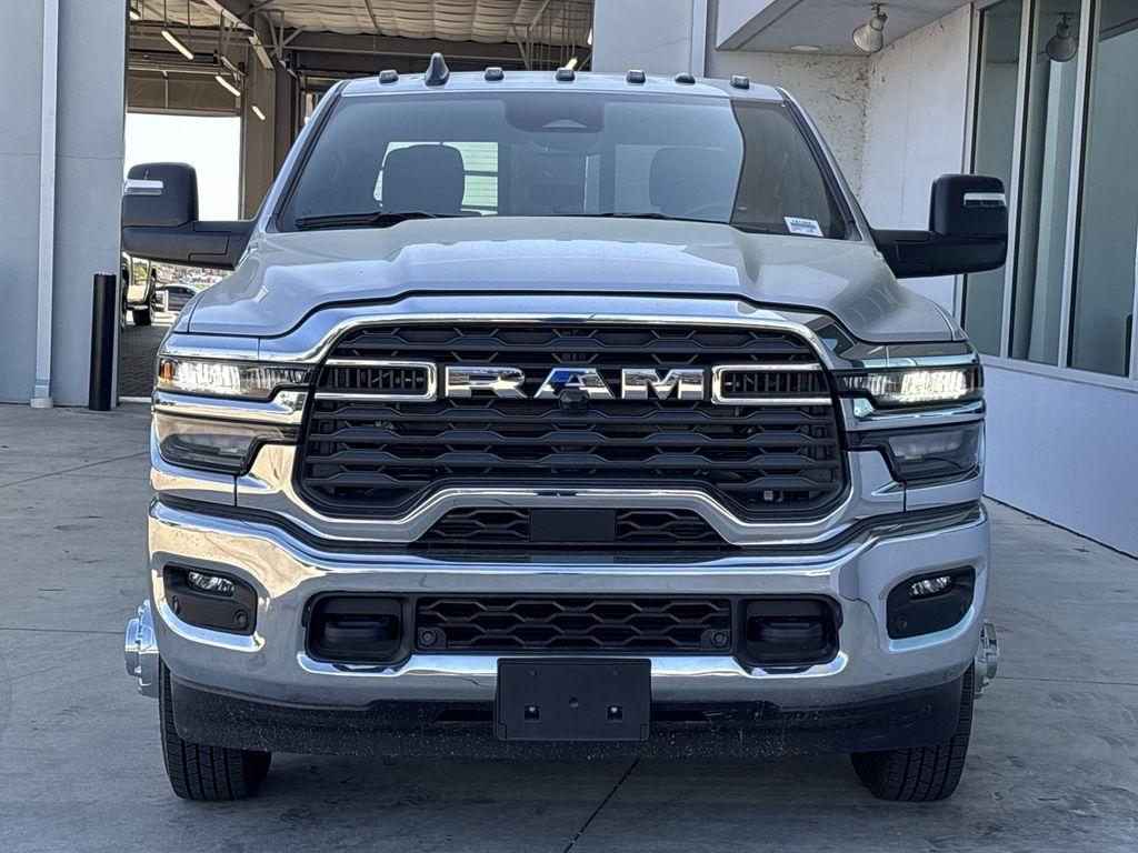 RAM 3500 Tradesman Crew Cab 4WD DRW 2026